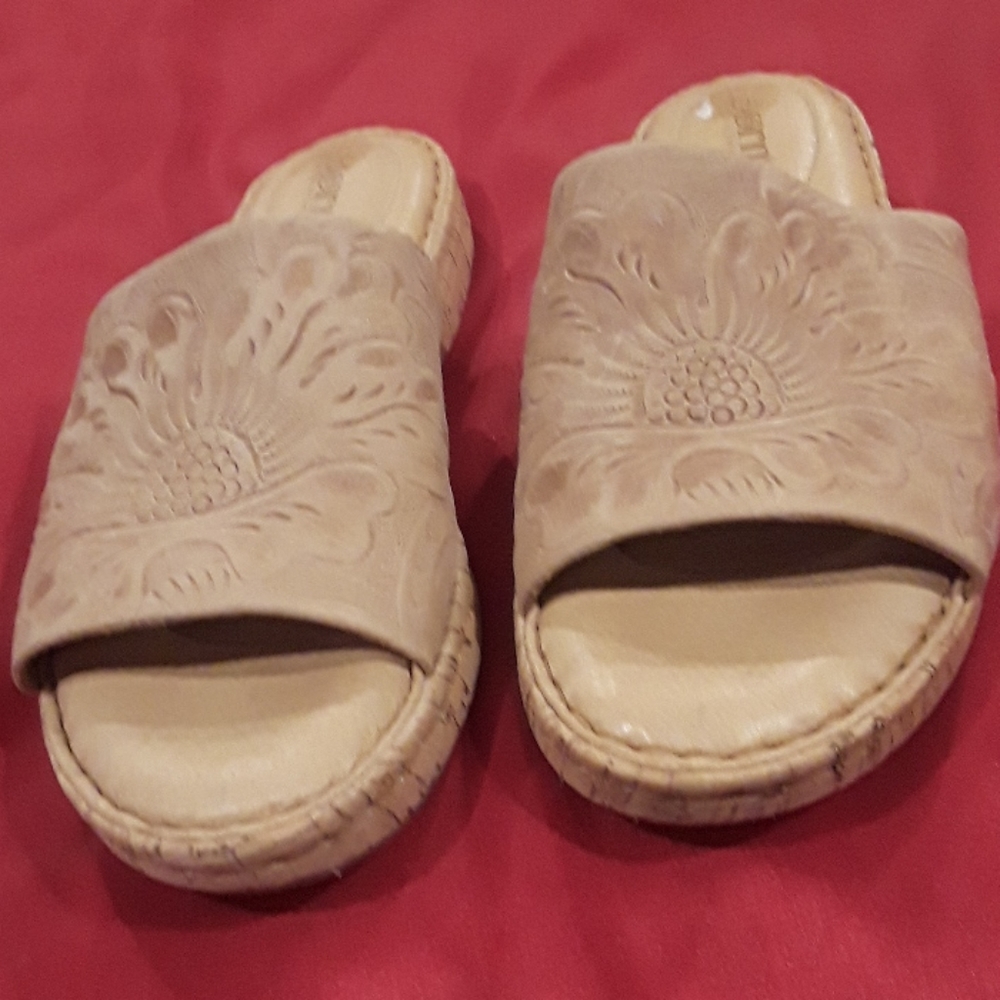 BORN embossed open toe slides sz 9